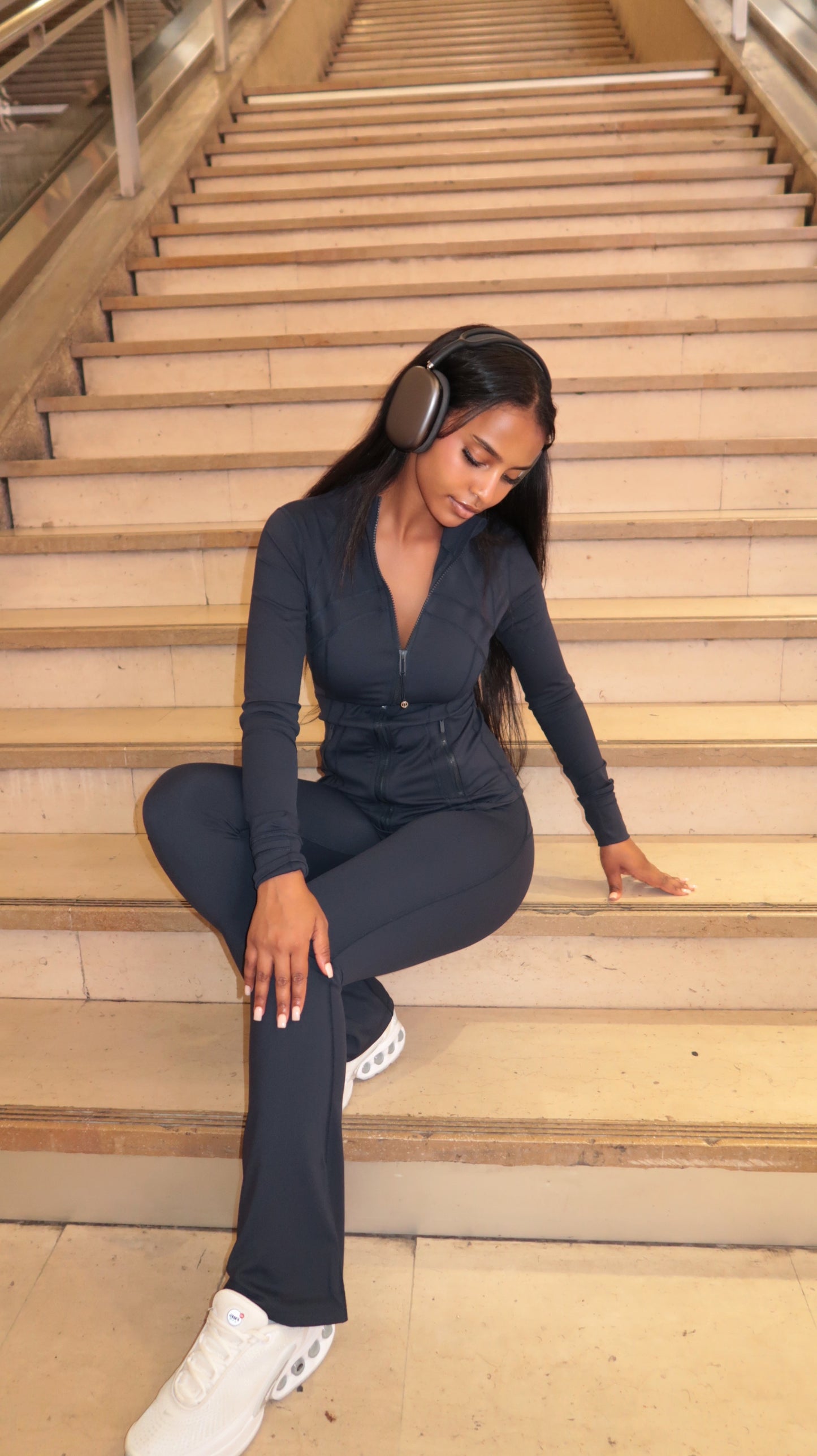 Lulu True navy